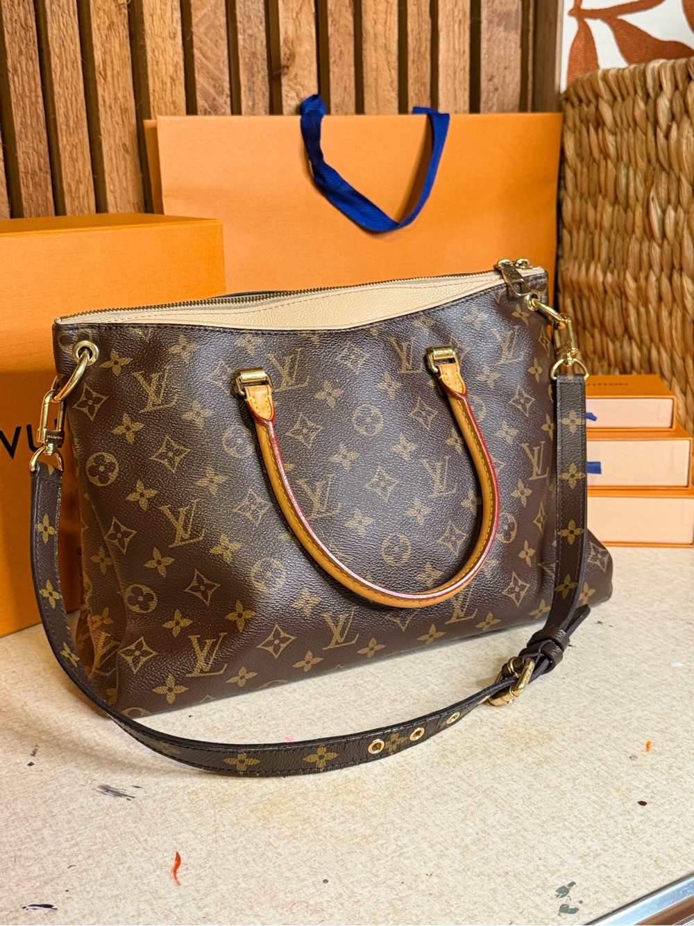 👜 Louis Vuitton Palace MM Monogram 👜 - Picture 1 of 14